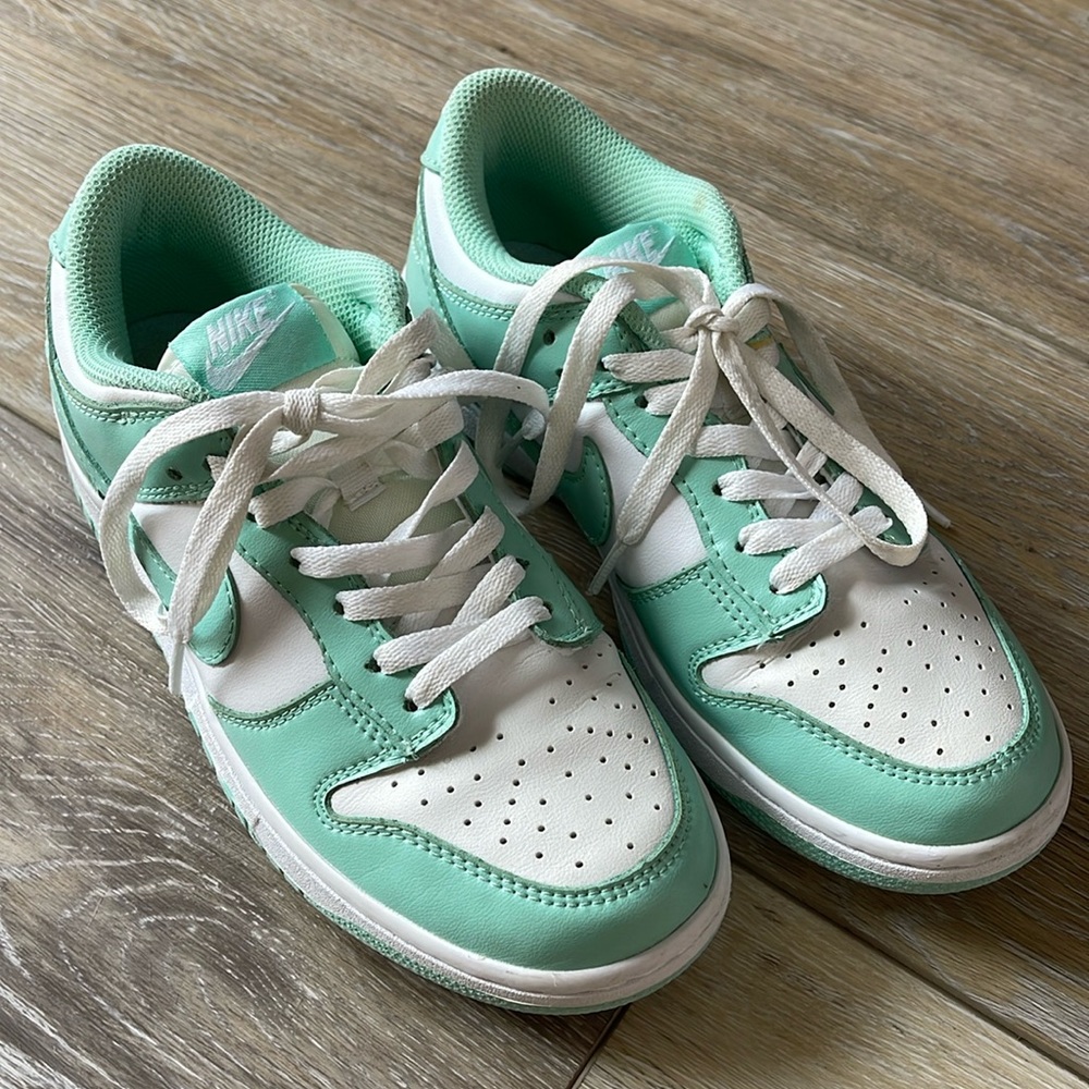 Women’s 8 Nike dunk